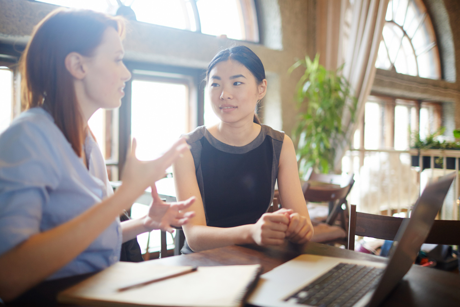 ความแตกต่างระหว่าง Cross-selling และ Up-selling
